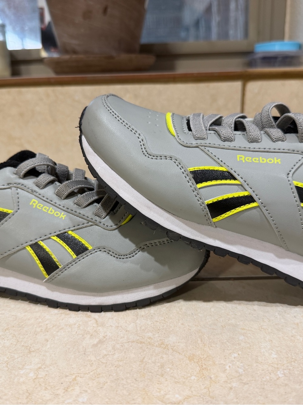 Reebok Boys Gray & Neon Yellow Light Up Shoes Size 13 K - Picture 5 of 5